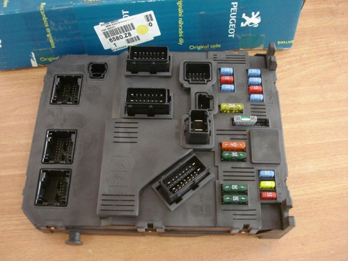 Fuse Box fits Peugeot 1007 HDi 6580Z8 Genuine View Front