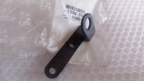 Engine Hook Bracket fits Citroen AX Saxo ZX Xsara Diesel 188056 Genuine View Front