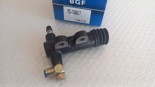 Clutch Slave Cylinder fits Mitsubishi Galant Lancer EVO Eclipse Aspire Legnum MD748617 View Front