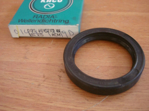 Shaft Seal Manual Transmission Flange fits Audi 80 100 VW Passat 2 014409399D View Front