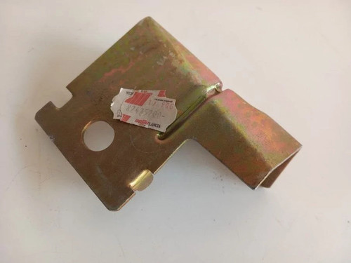 Bracket Left fits Fiat Croma Lancia Thema 82425200 Genuine View Front