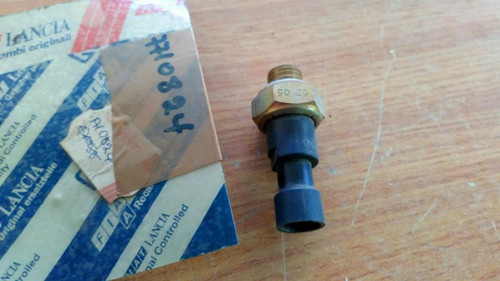 Oil Pressure Switch fits Fiat Panda Uno 7710824 Genuine View Front