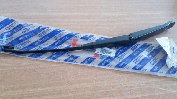 Wiper Arm Right RHD fits Fiat Punto 735276211 Genuine View Front