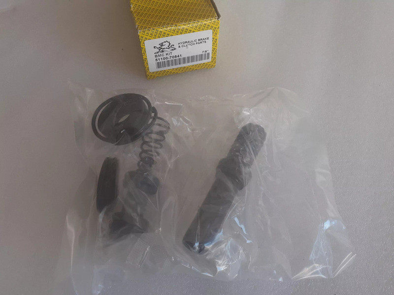 Brake Master Repair Kit fits Suzuki Escudo Vitara Jimny Sidekick Samurai 7/8 51100-70841 View Front