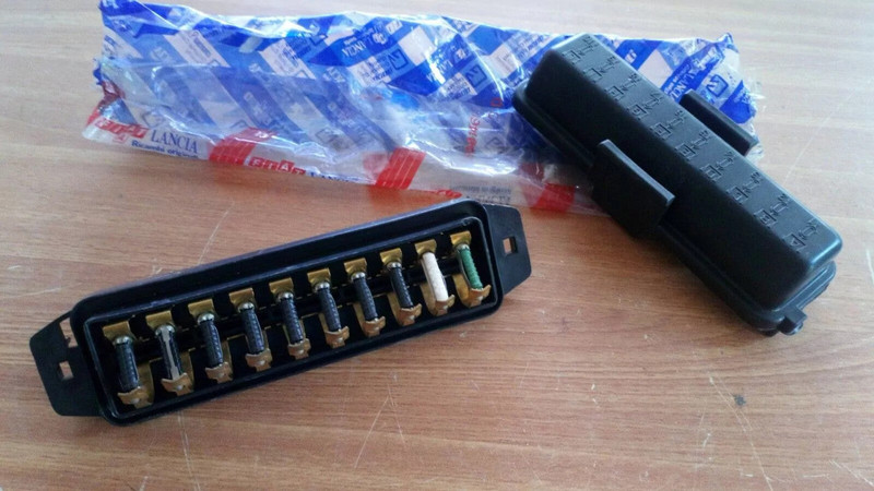 Fuse Box fits Fiat 126 127 Uno 5981460 Genuine View Front