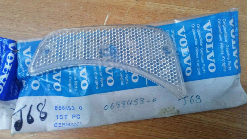 Parking Lens Right fits Volvo 140 688453 Genuine View Front