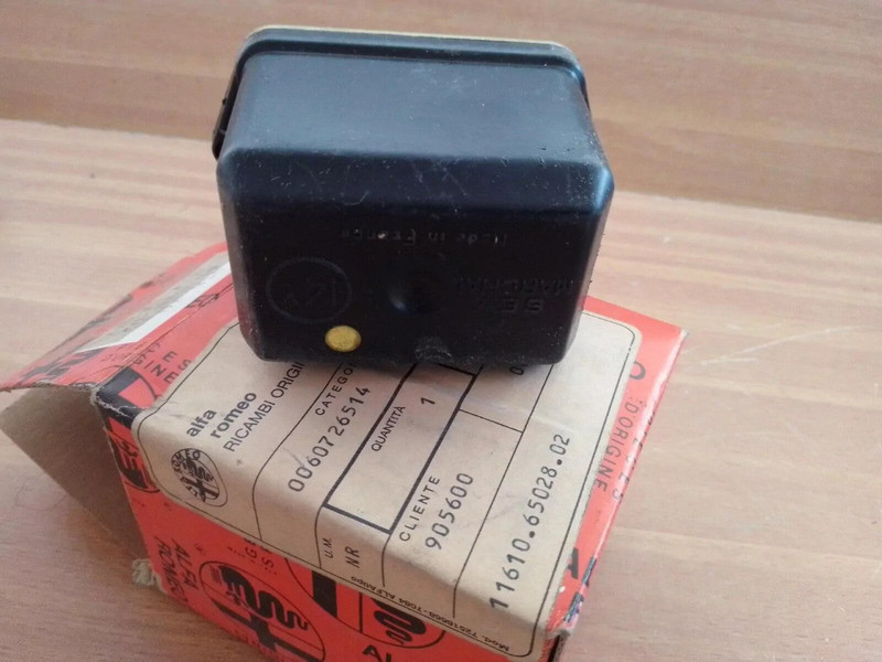 Voltage Regulator fits Alfa Romeo Alfetta 60726514 116106502802 Genuine View Front