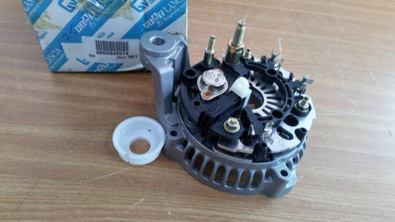 Voltage Regulator fits Fiat Panda Punto Doblo Seicento 9948574 Genuine View Front