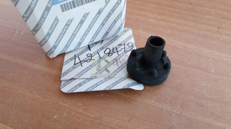 Transmission Upper Bush Support fits Fiat 850 Coupe 900 4218479 Genuine View Front