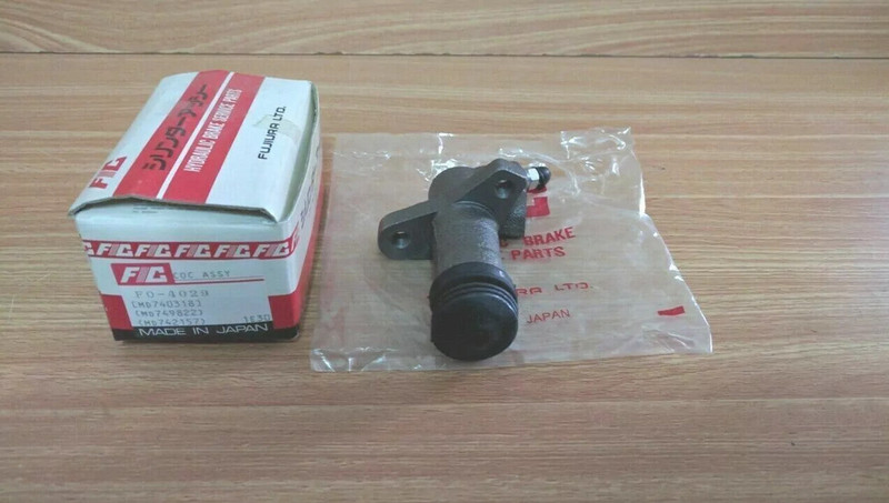 Clutch Slave Cylinder fits Mitsubishi Lancer Colt Eclipse RvR Space Runner Wagon MD740318 View Front