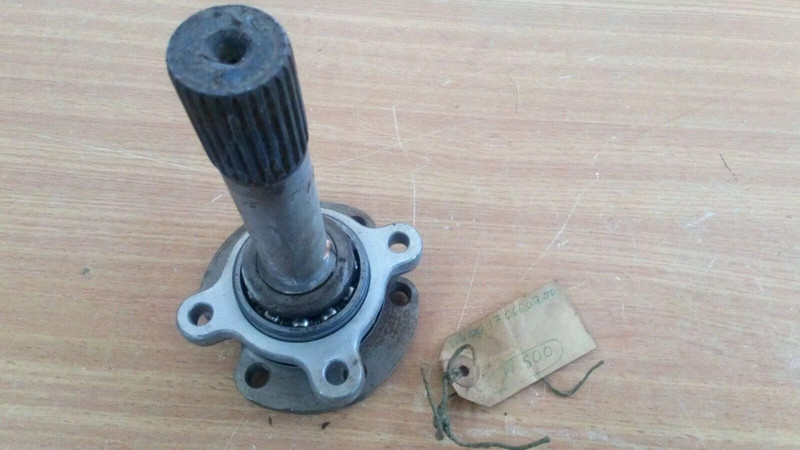 Shaft Right fits Alfa Romeo Alfetta GTV 116001706607 Genuine View Front