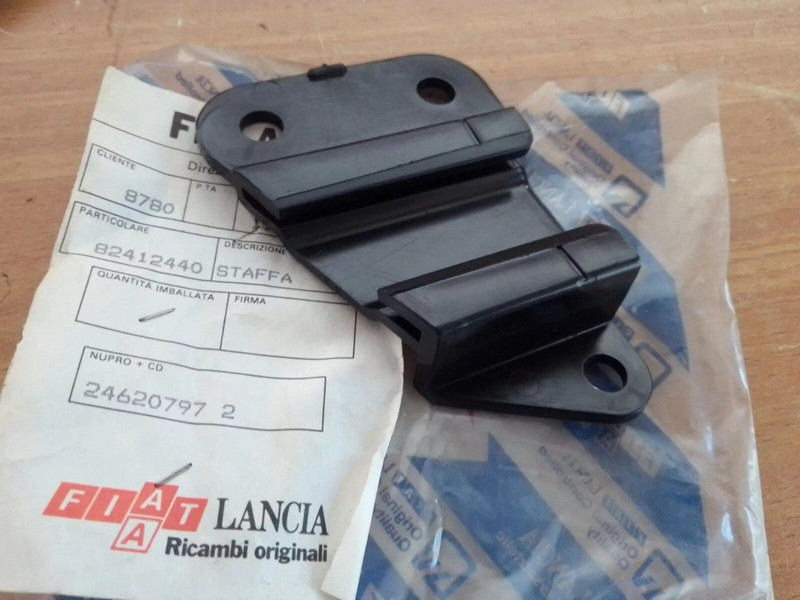 Bumper Bracket Rear Right fits Lancia Prisma 82412440 Genuine View Front