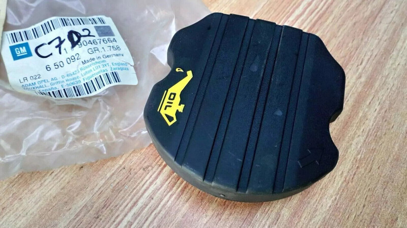 Oil Filler Cap fits Opel Vauxhall Astra F Vectra B Omega B 90467664 Genuine View Front