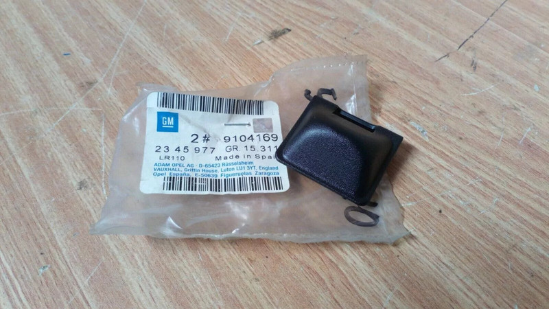 Centre Clip Load Compartment fits Opel Vauxhall Astra G F08 F48 9104169 Genuine View Front