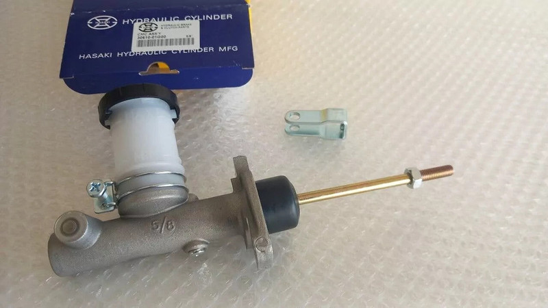 Clutch Master Cylinder fits Nissan Terrano Pathfinder Pickup D21 5/8 30610-01G00 View Front