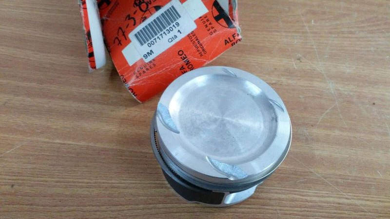 Piston fits Alfa Romeo 145 146 155 156 166 GTV Spider 71713019 Genuine View Front