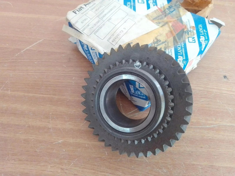 Drive Gear fits Fiat Lancia Alfa Romeo 7618300 60806510 Genuine View Front