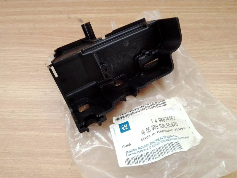 Front Door Lock Right Cover fits Opel Vauxhall Antara 96624163 Genuine View Front