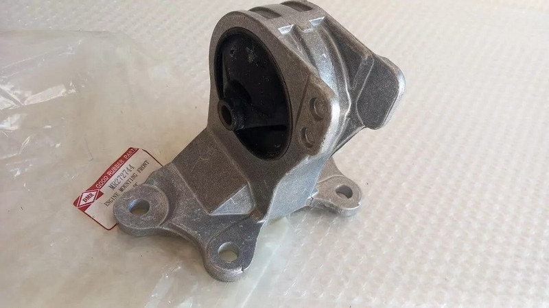 Automatic Transmission Mount Left fits Mitsubishi Aspire Galant Legnum MR272744 View Front