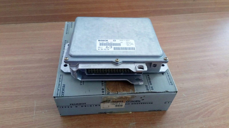 Engine Control Unit ECU fits Peugeot 406 Citroen Xantia 1929ET Genuine View Front