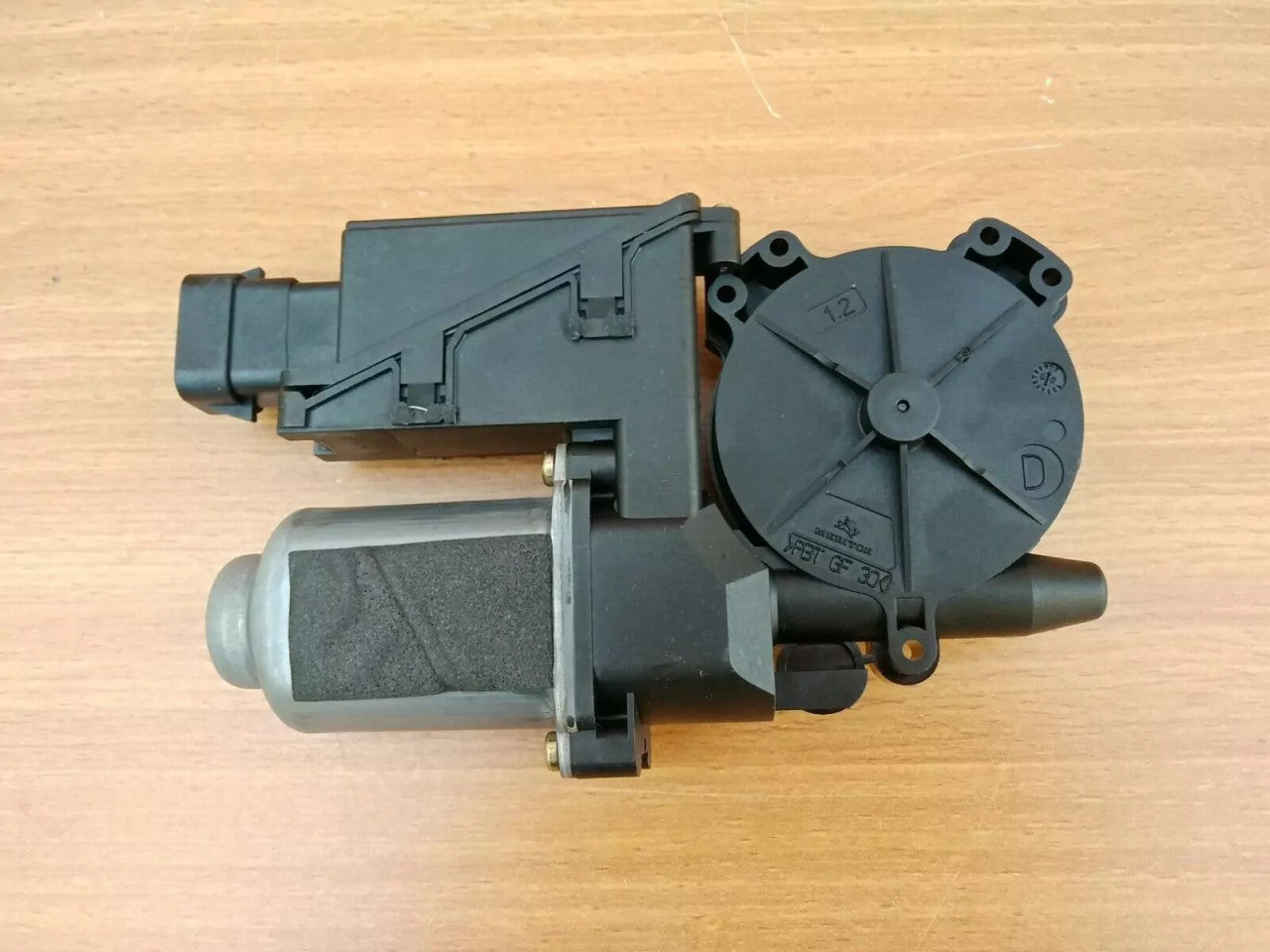 Window Motor Front Left fits Opel Vauxhall Corsa C F68 Genuine 9113369 View Rear