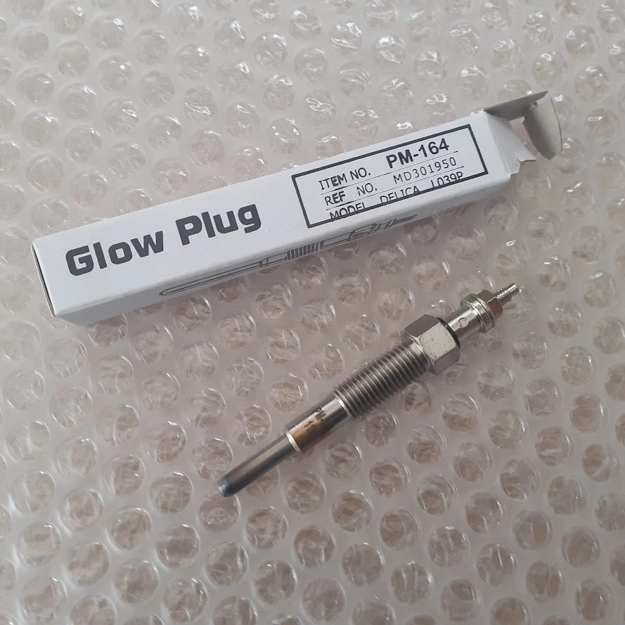 4x Glow Plugs fits Mitsubishi Delica L300 L200 Pajero 11 Volts ME301950 View Front
