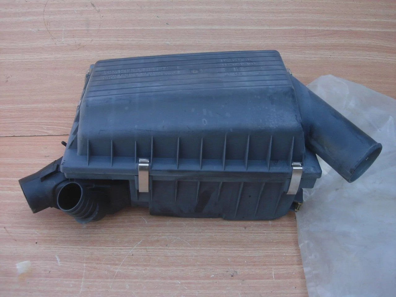 Air Filter Box fits Opel Vauxhall Astra F 90351520 Genuine View Rear