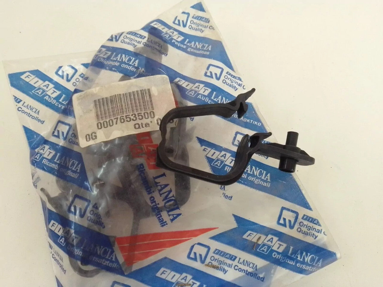 2x Clip fits Fiat Lancia Alfa Romeo 7653500 7596222 Genuine View Front