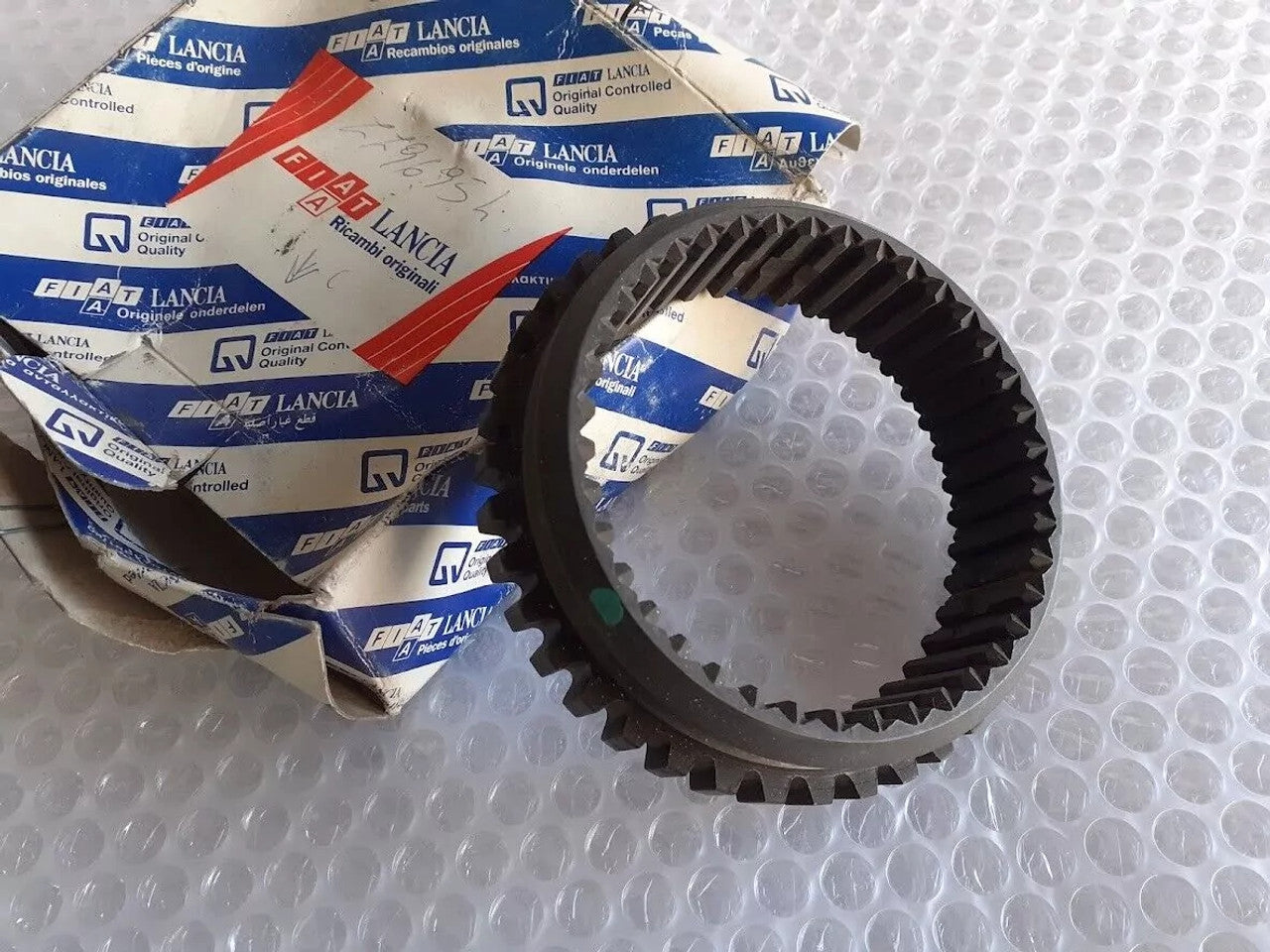 Transmission Hub Sleeve fits Fiat Coupe Lancia Kappa Thema Alfa Romeo 155 164 7796954 View Front
