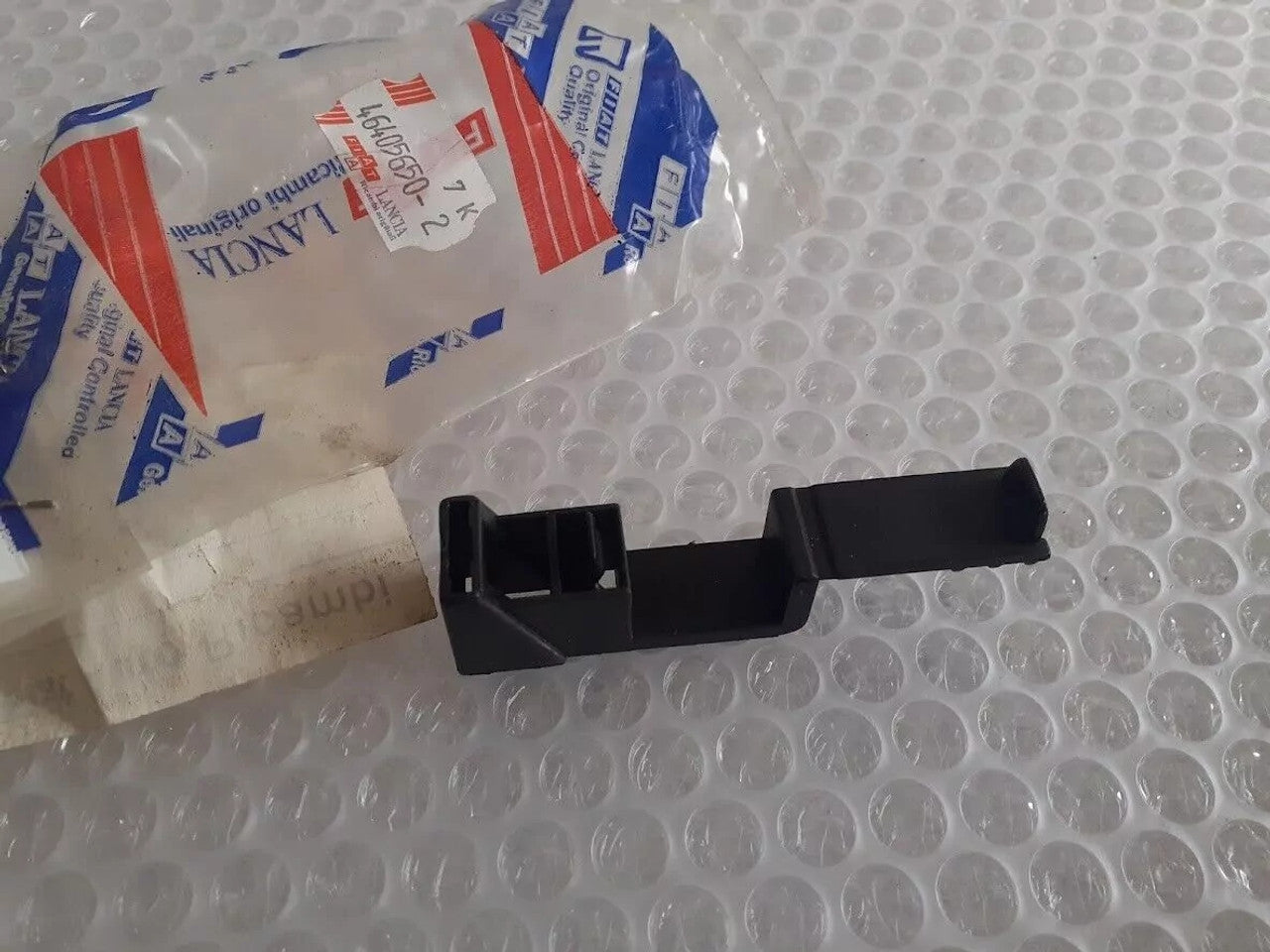 Timing Belt Cover Clip fits Fiat Palio Punto GT Siena 46405650 Genuine View Front