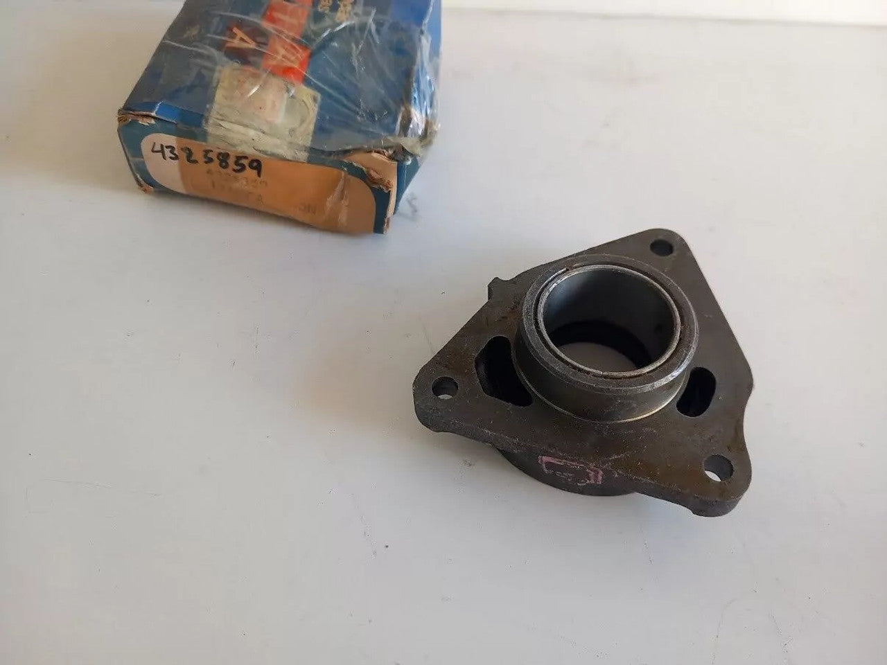 Rear Cover Housing & Seal fits Fiat Uno Fiorino 127 Lancia Y10 4325359 Genuine View Rear