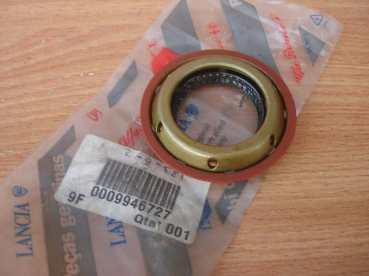 A/T Shaft Oil Seal fits Fiat Croma Alfa Romeo 156 Lancia Kappa Lybra 9946727 View Front