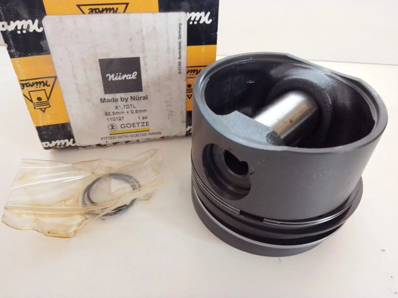 4x Piston fits Opel Vauxhall X17DTL 83mm Bore Oversize 87-306707-00 View Rear