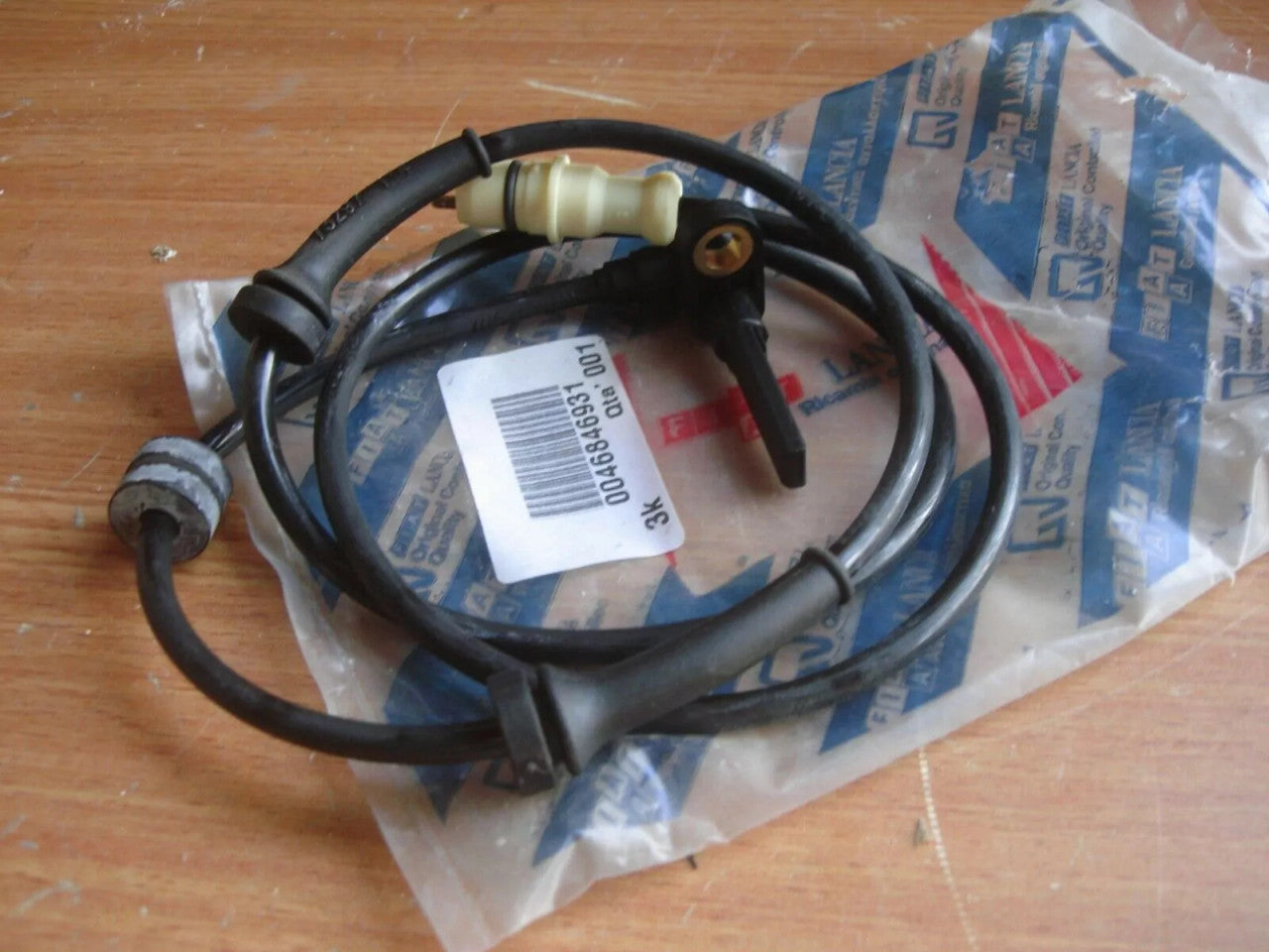 ABS Speed Sensor Front Left fits Fiat Punto 46846931 Genuine View Right