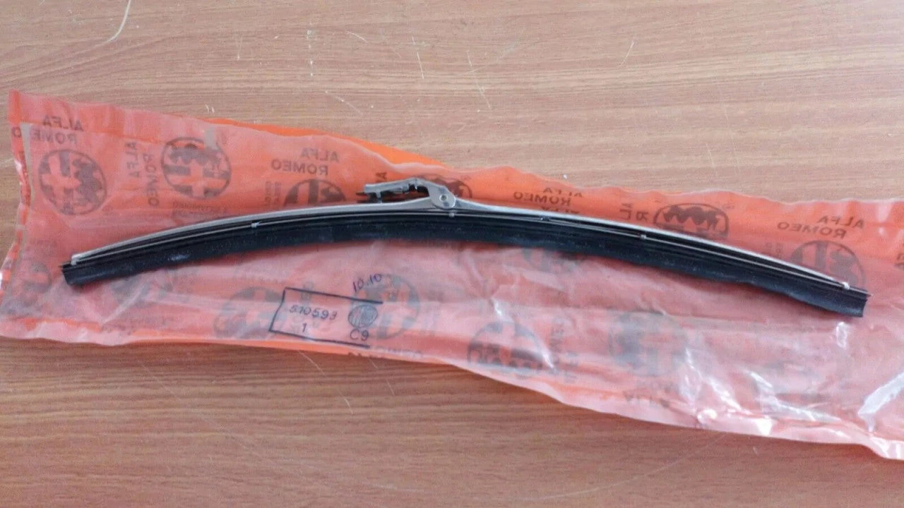 Wiper Blade fits Alfa Romeo 105 Bertone Giulia Spider 510593 Genuine 10.8 View Front