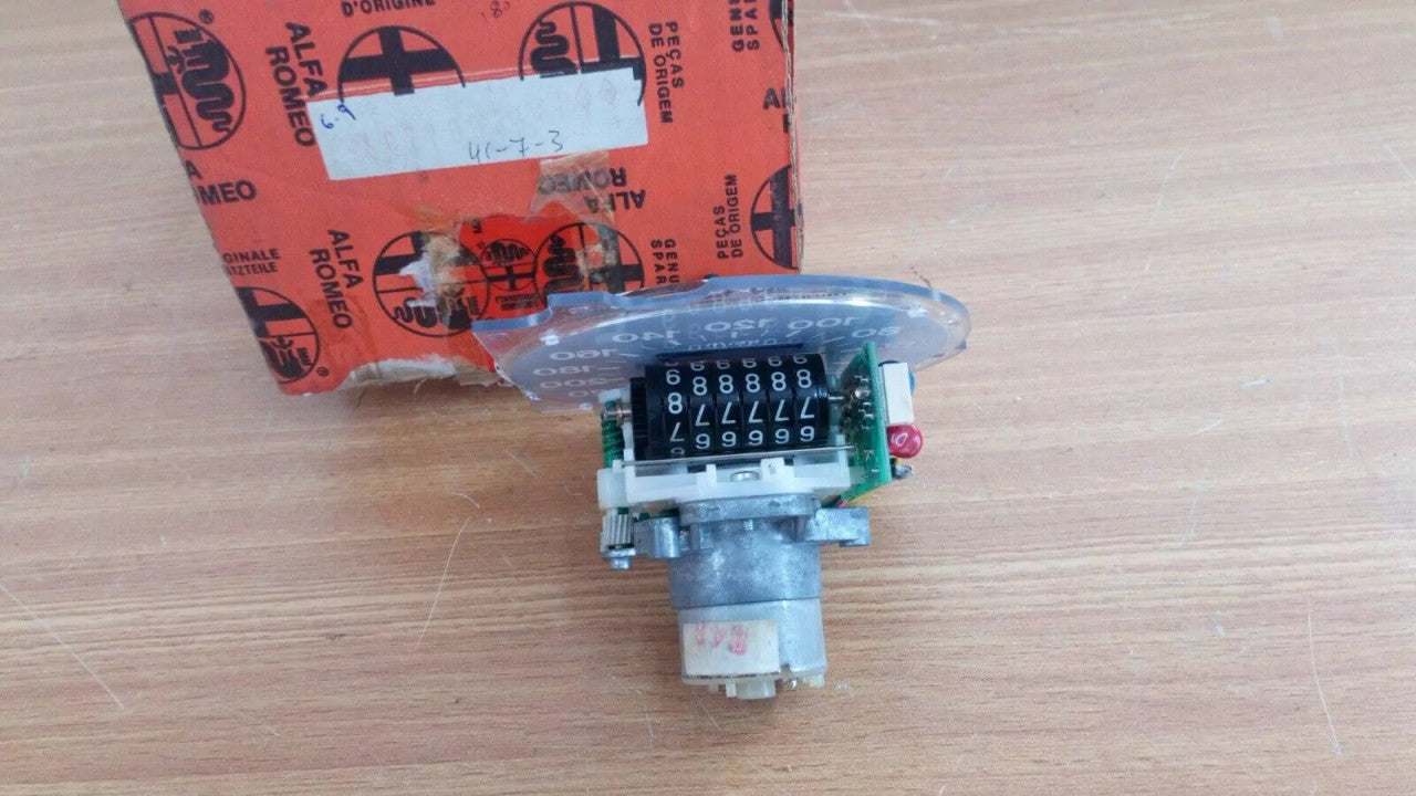 Speedometer KM fits Alfa Romeo 33 60790083 Genuine View Upper