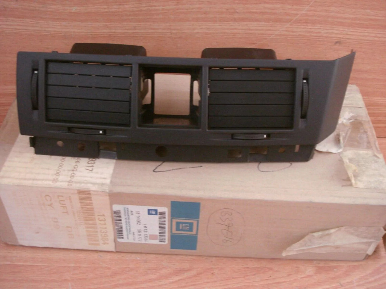 Air Vents Center Console RHD fits Opel Vauxhall Meriva A 13113984 Genuine View Front