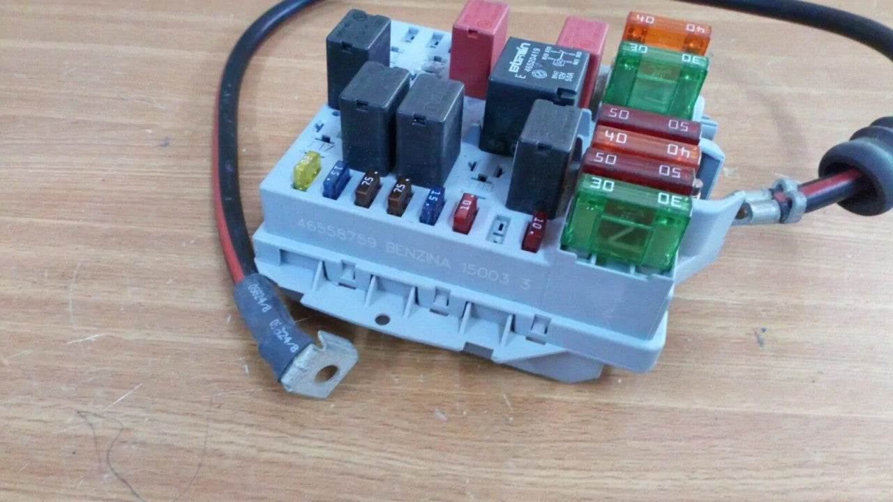 Fuse Box fits Alfa Romeo 147 GT 46558759 Genuine View Rear