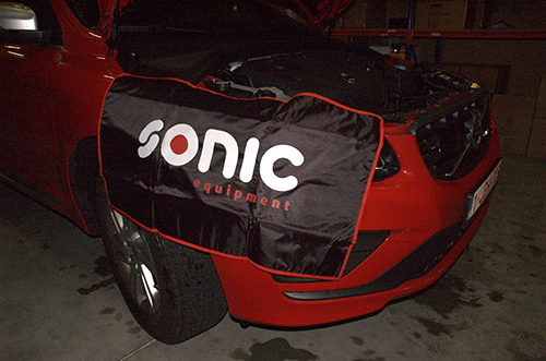 Non-slip wing and grill cover