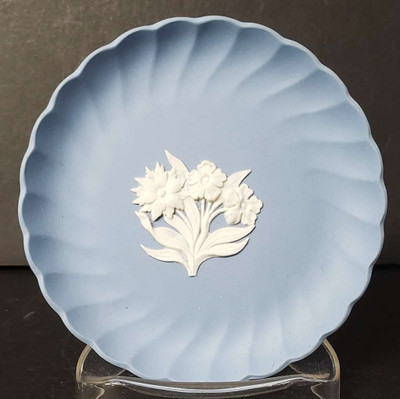 Wedgwood - Cream on Lavender ~ Plain - Spiral Fluted Trinket Tray