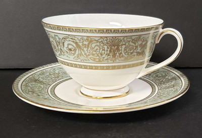 Royal Doulton - English Renaissance H4972- Saucer