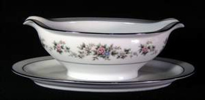Noritake Closter 6876 Gravy Boat. Collectible piece.