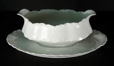 Haviland Ranson White (Schleiger #1) Gravy Boat with Attached Underplate, 8 5/8" x 3 1/8" Petticoat Shape