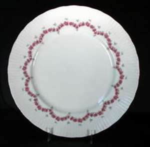Henneburg HEP12 Dinner Plate 10" from Henneburg HEP12. Replacement piece from China Lane.