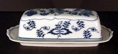 1/4 lb Covered Butter Dish – retired porcelain with classic blue onion design