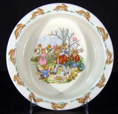 Royal Doulton - Bunnykins (Albion Shape) - Round Baby Plate -  Family in the Garden