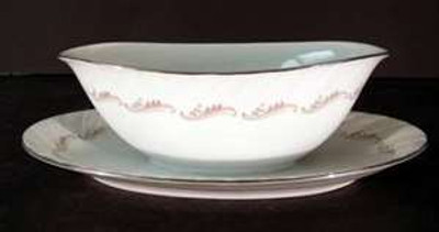 Style House - Largo - Gravy Boat