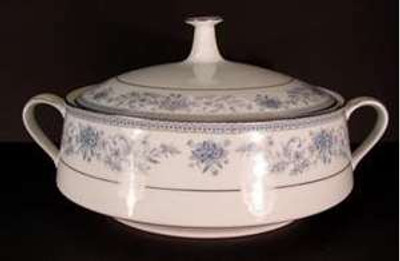 Noritake - Blue Hill - Covered Bowl