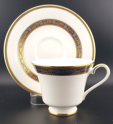 Royal Doulton - Harlow H5034 - Cup and Saucer