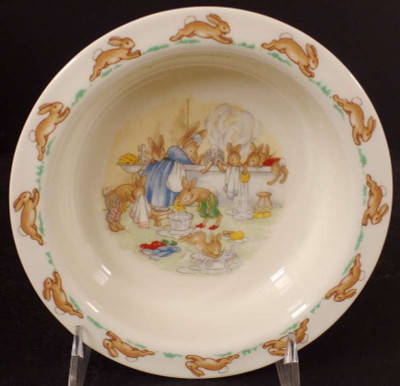 Royal Doulton - Bunnykins (Albion Shape) - Round Baby Plate - Bath Time